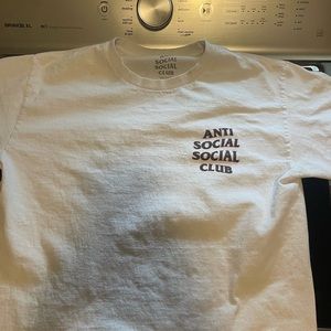 Assc medium white tee shirt